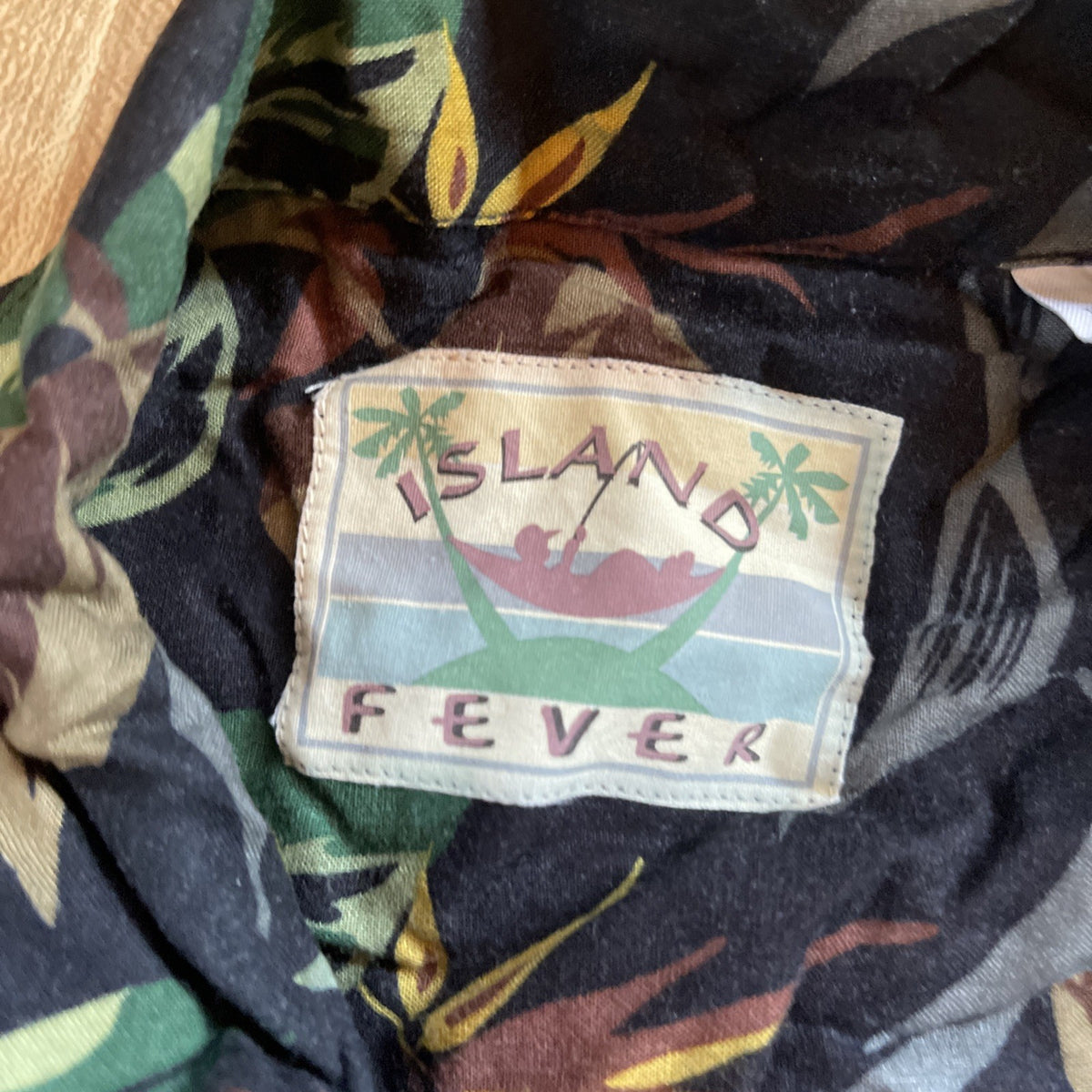 Island Fever Hawaiian Shirt XL