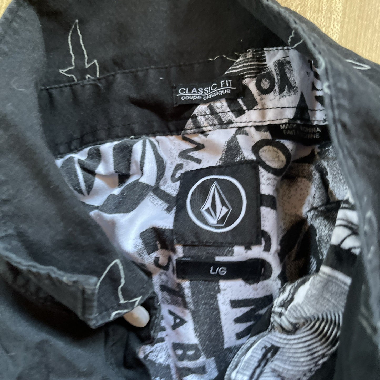 volcom button up shirt large