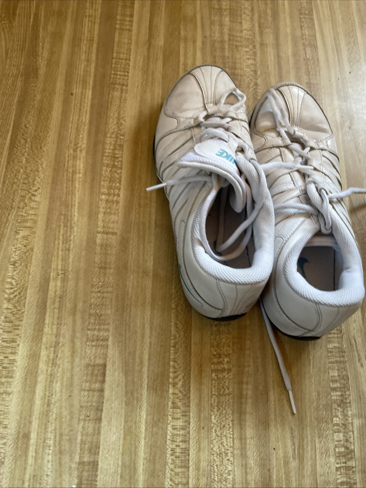 Nike Musique 4 Size 7