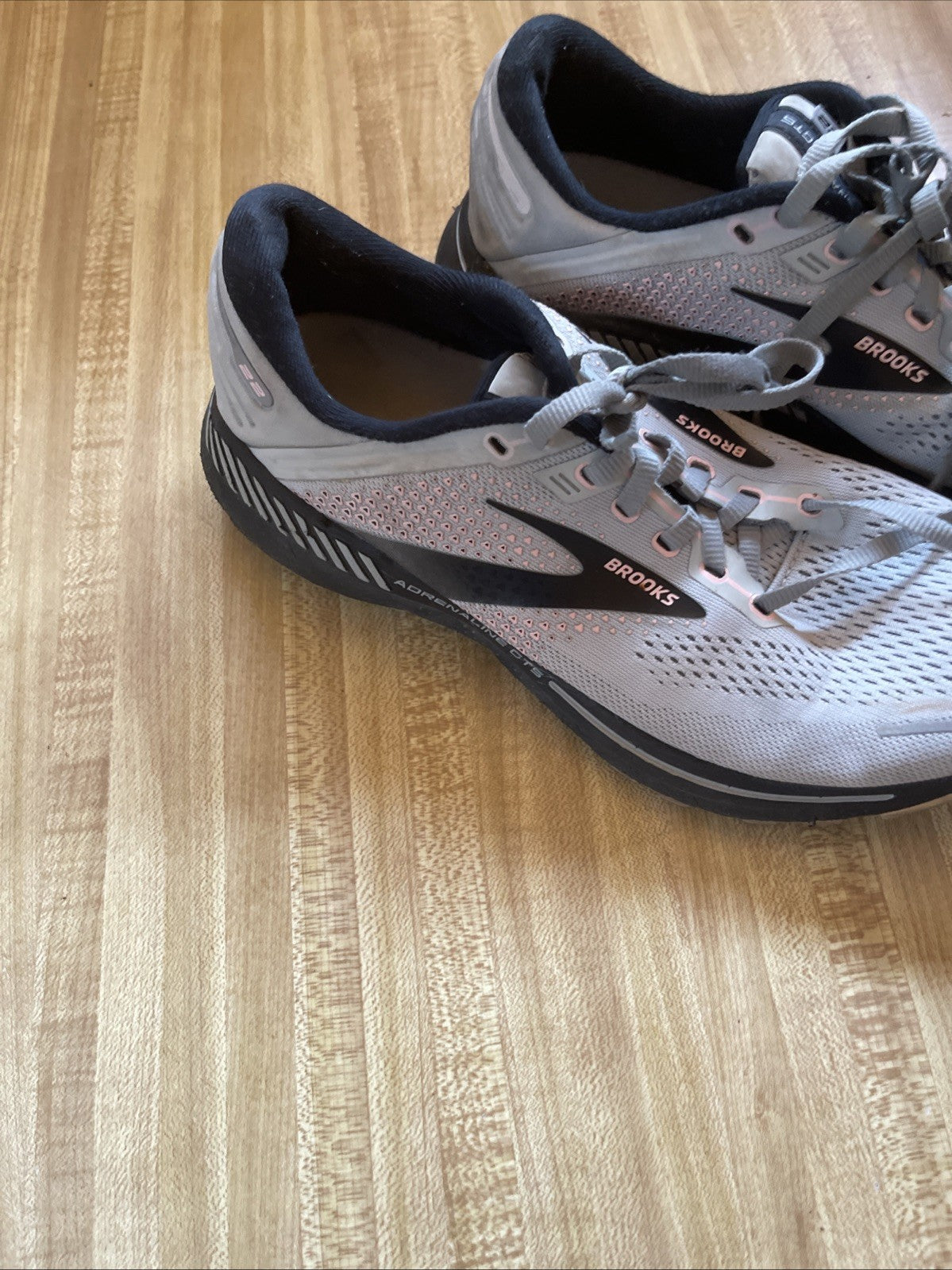 Brooks Adrenaline GTS 22 8 Wide