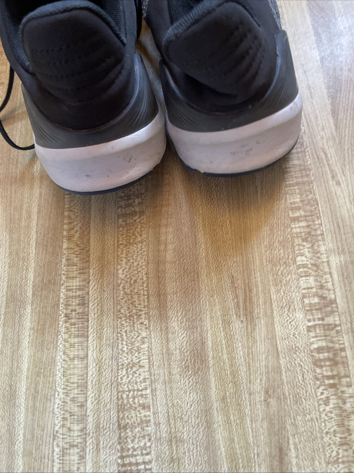 New Balance Ventr Size 9