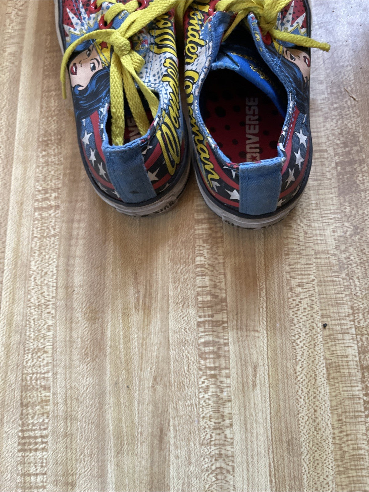 Converse Wonder Woman Sneakers Women’s 6