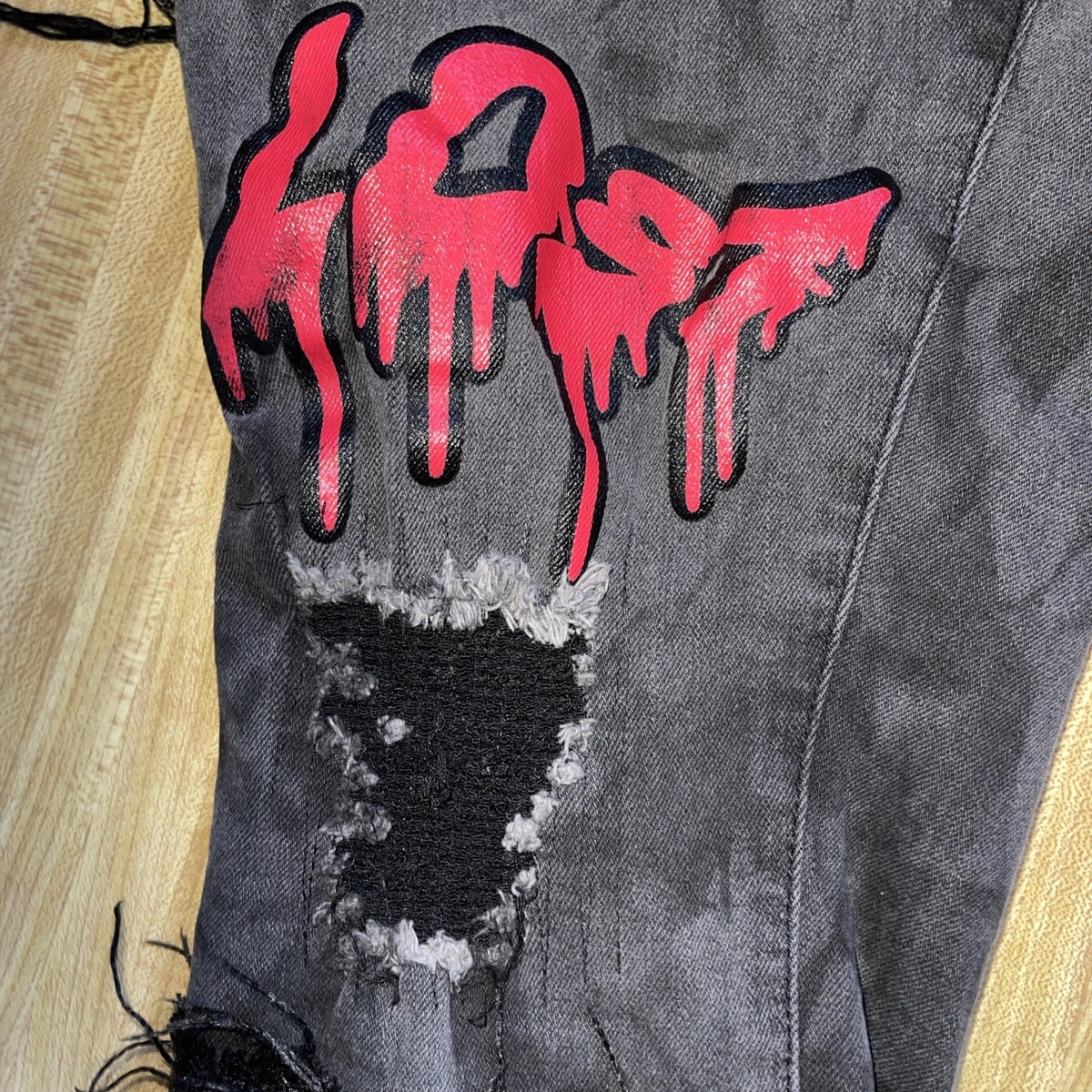 R3bel Jeans Distressed Thrashed Embroidered 30/32