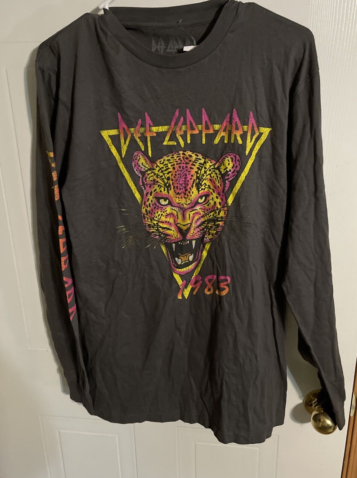 def leppard long sleeve shirt Medium 