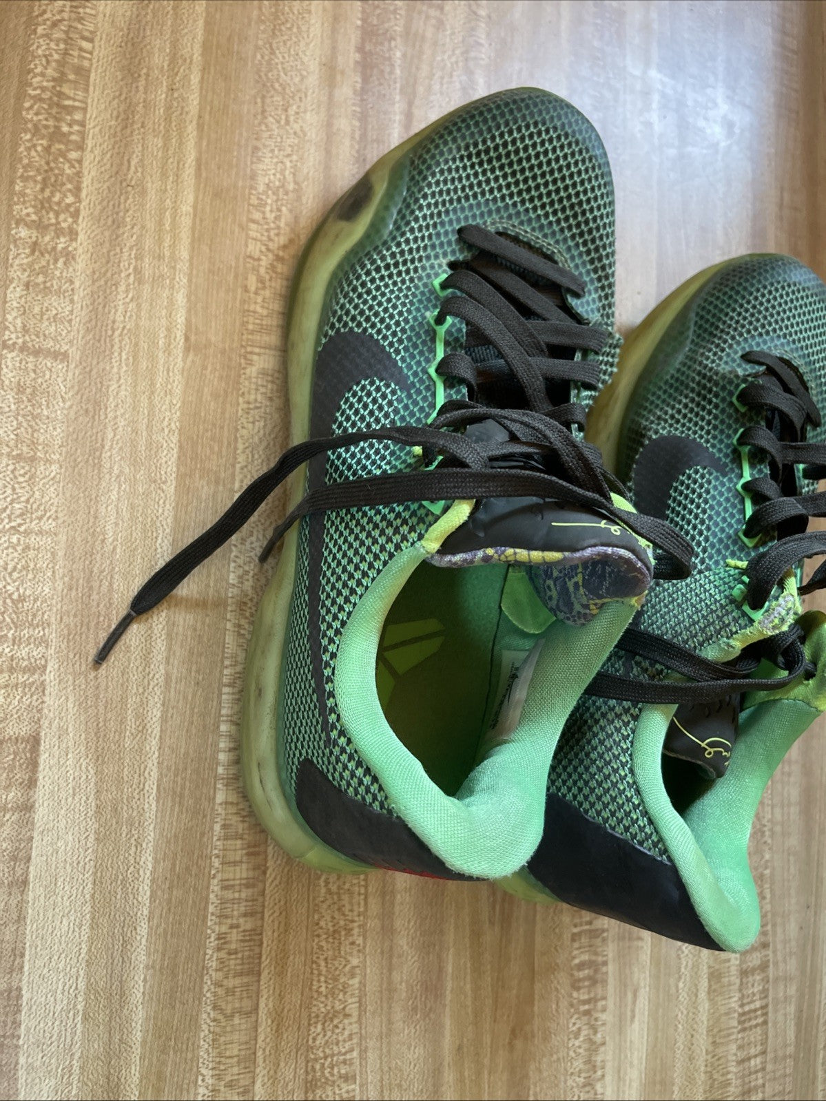 Size 8.5 - Nike Kobe 10 Vino See Photos For Issues