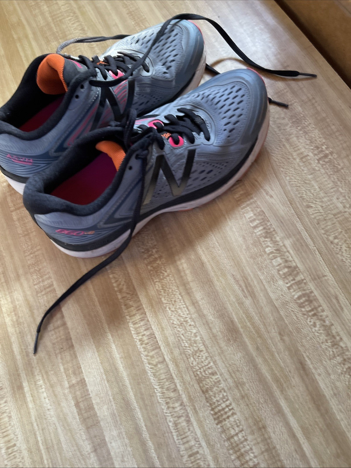 New Balance 860v8 Size 8