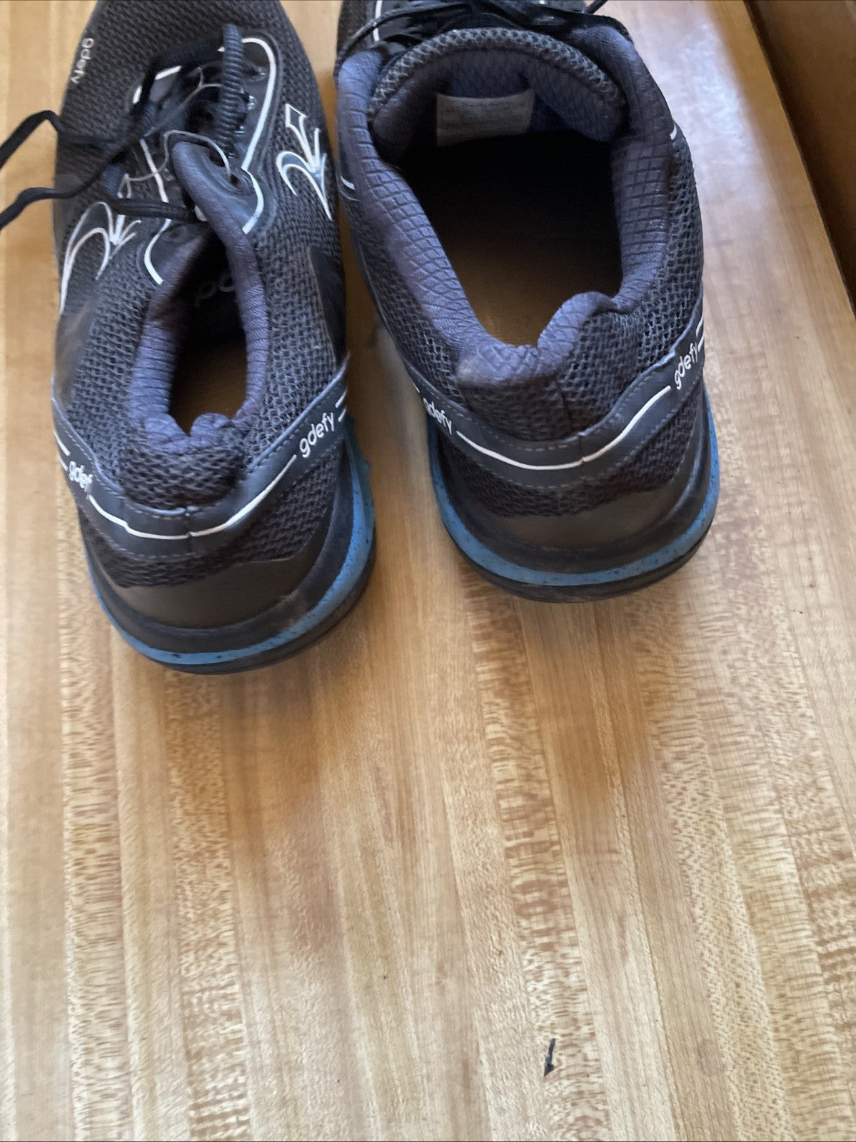 gdefy shoes mens 10