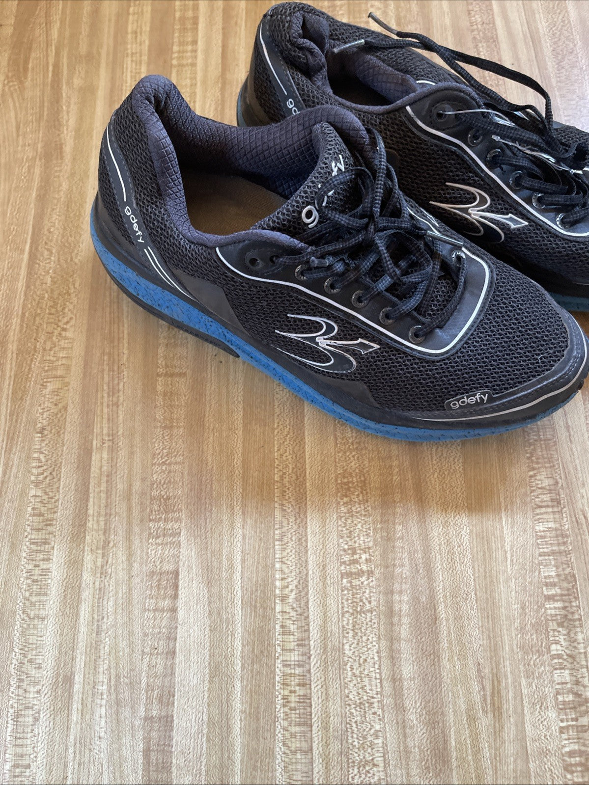 gdefy shoes mens 10