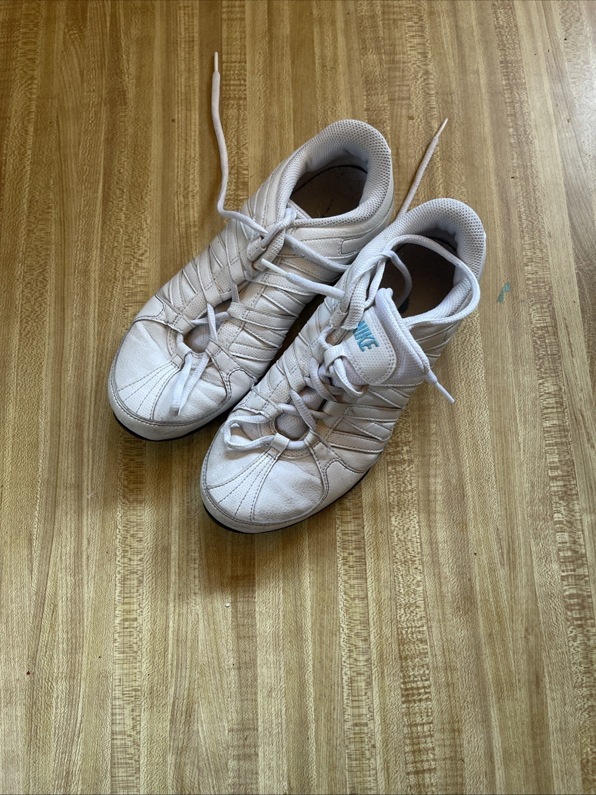 Nike Musique 4 Size 7