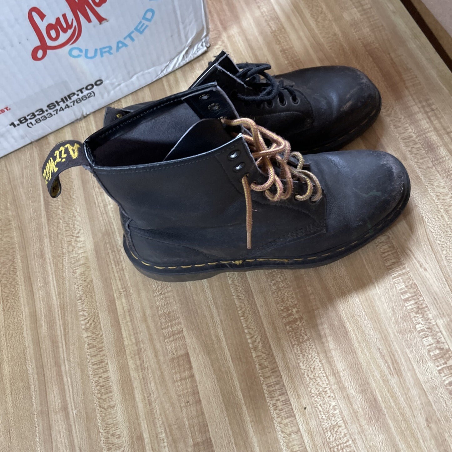 dr martens air wair boots 8