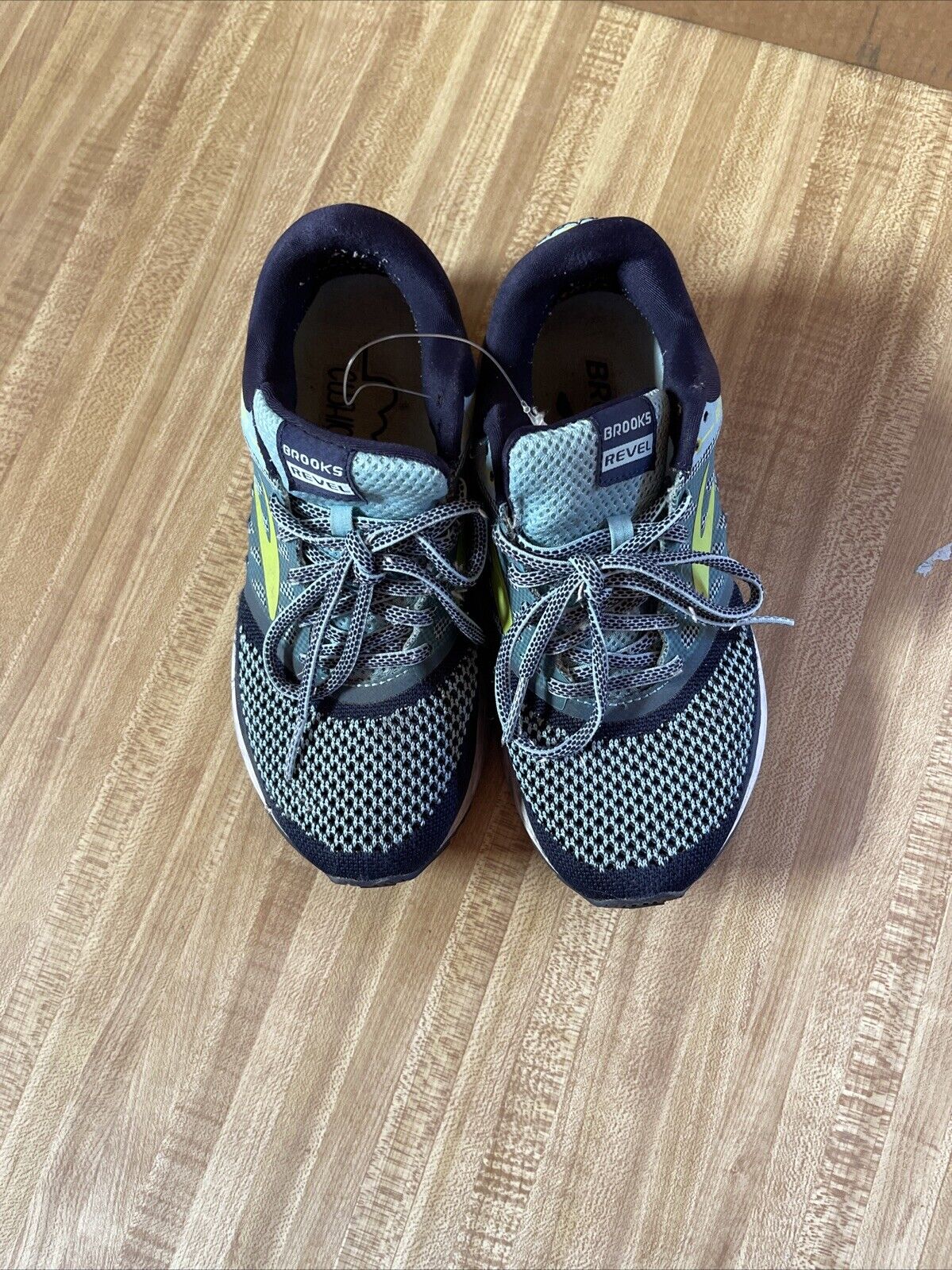 Brooks Revel Size 6
