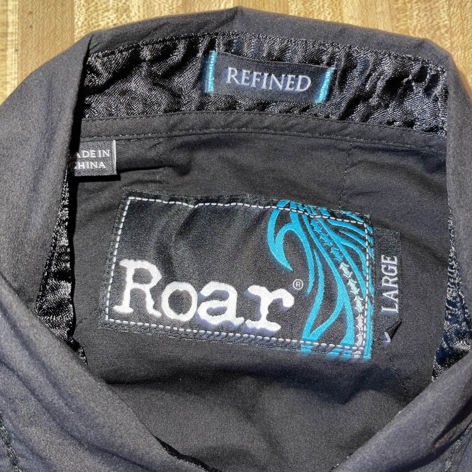 Roar Refined Button Up Large 