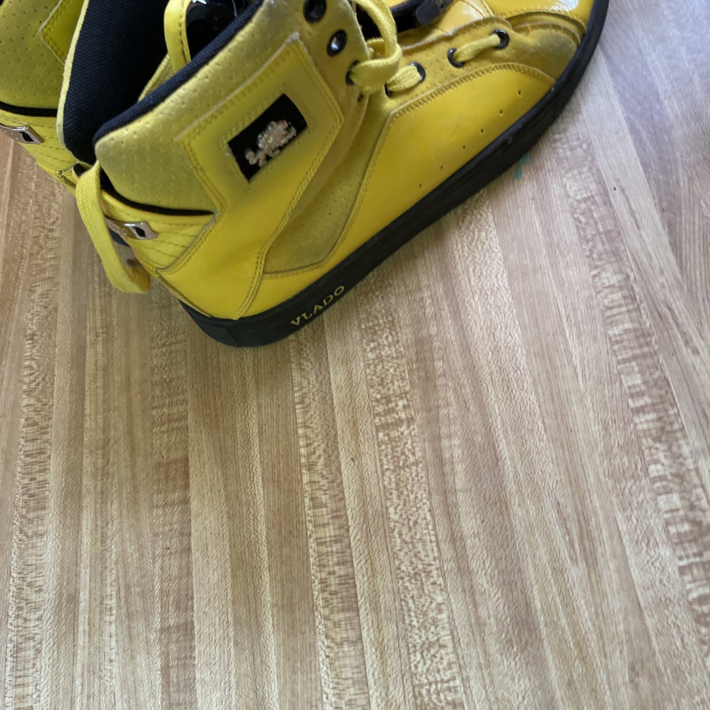 Vlado Gladiator Sneakers Size 9