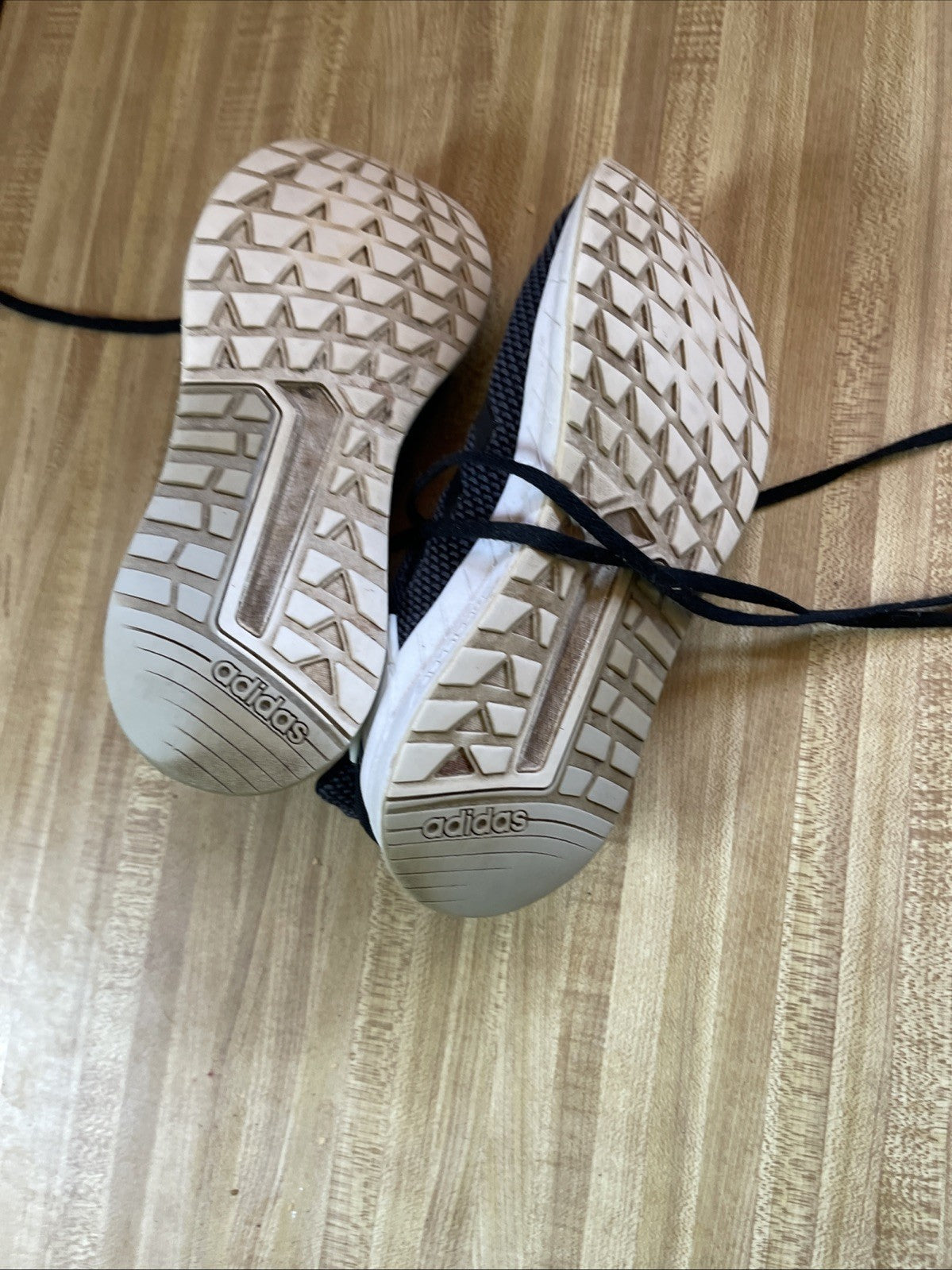 Adidas Cloud foam 7.5