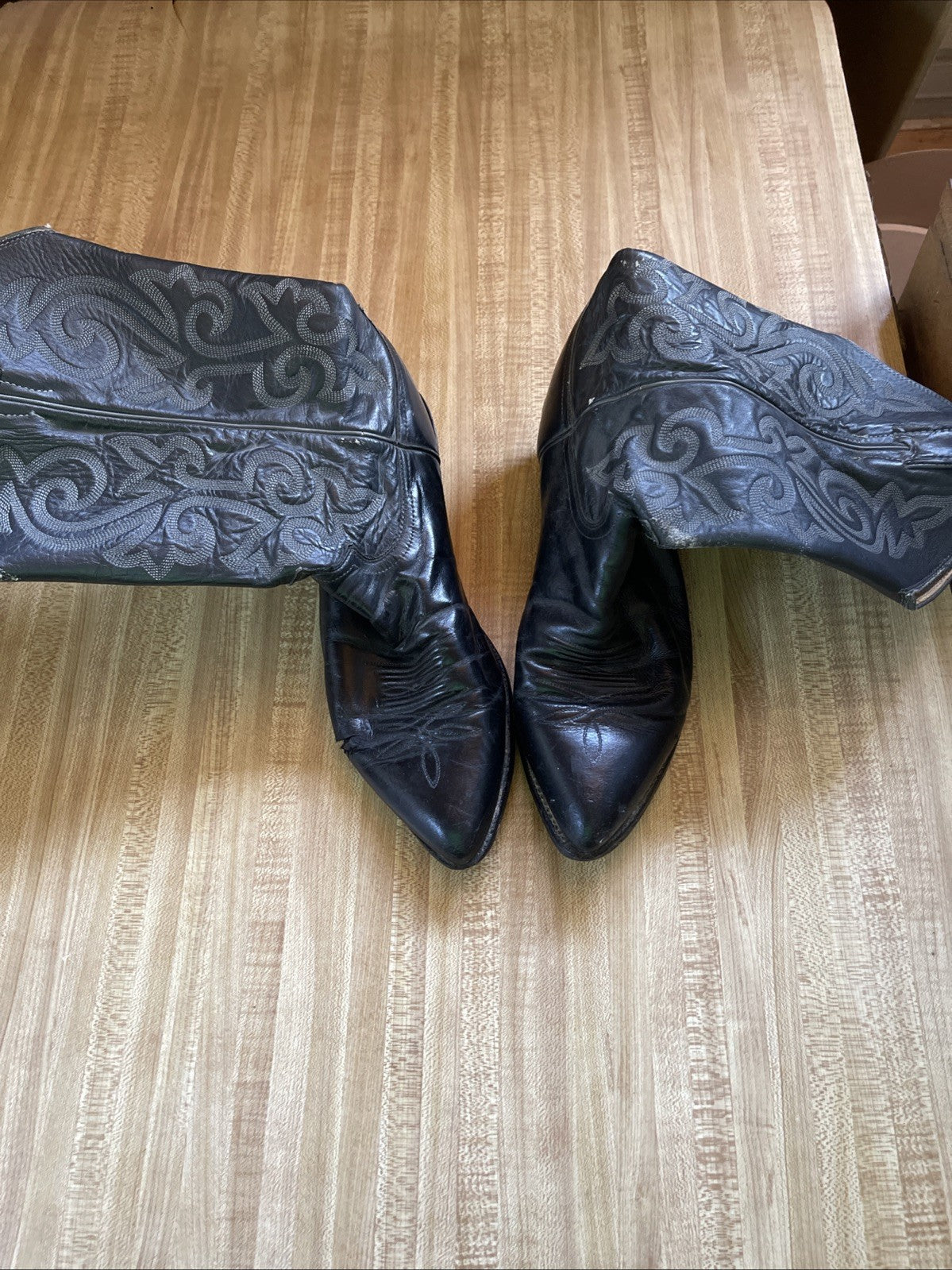 Justin Cowboy Boots 10 EE Beater 