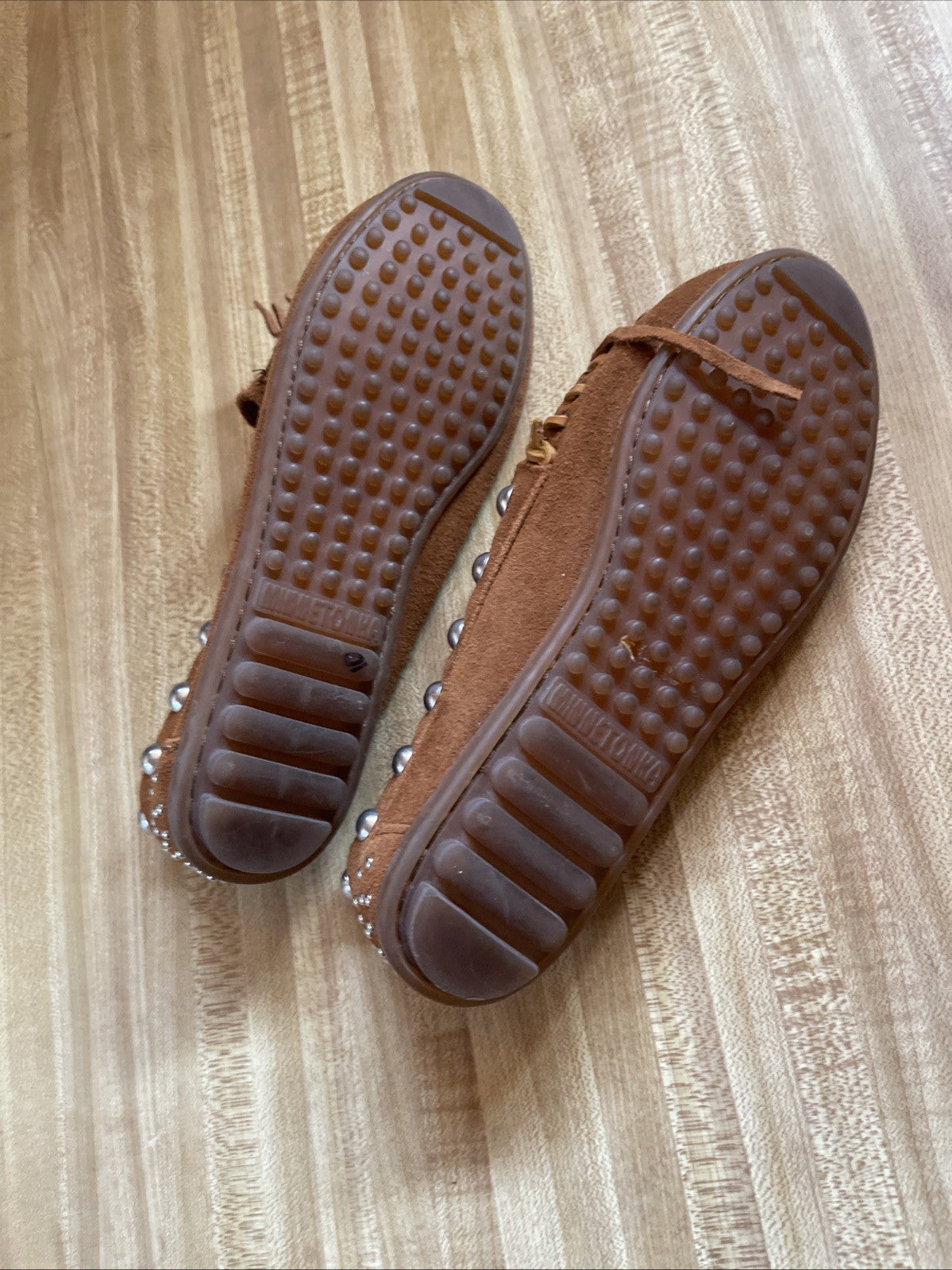 minnetonka moccasins size 8