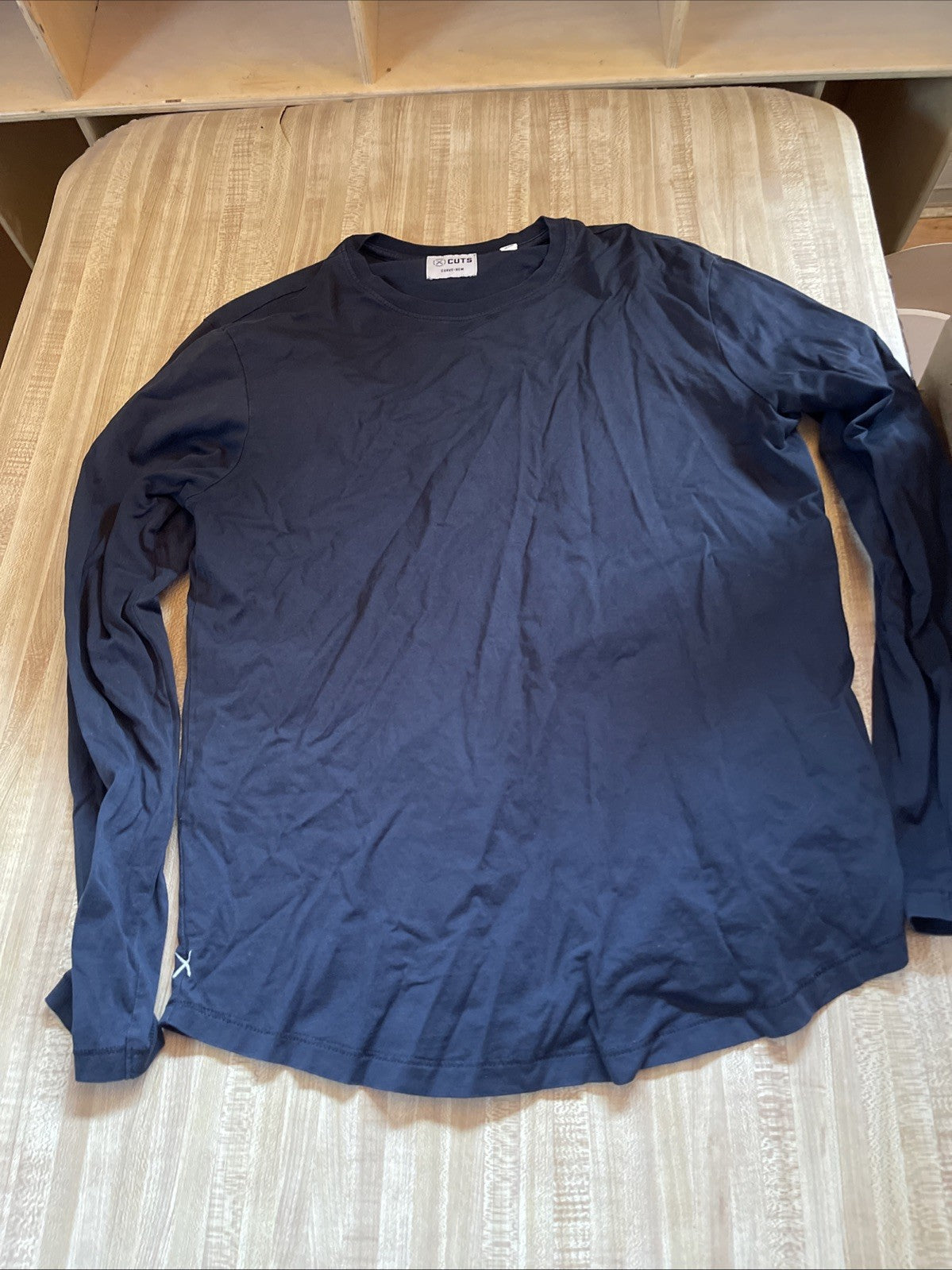 cuts curve hem shirt long sleeve Medium