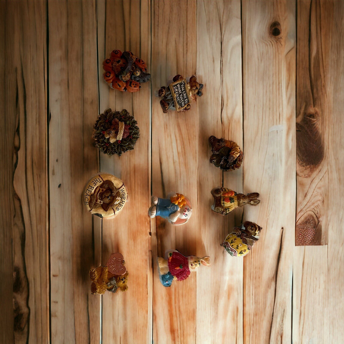 Lot Of 10 Pinbacks