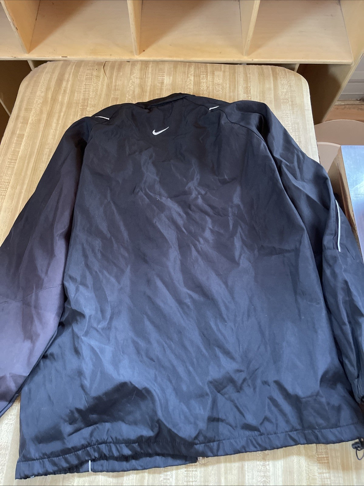 Nike Windbreaker Jacket Tag Says 4XL But It’s Not That Big