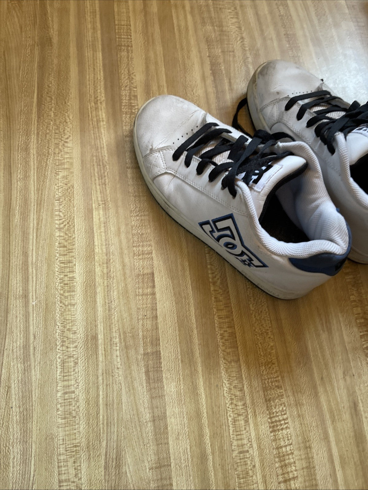DC Shoes Size 7