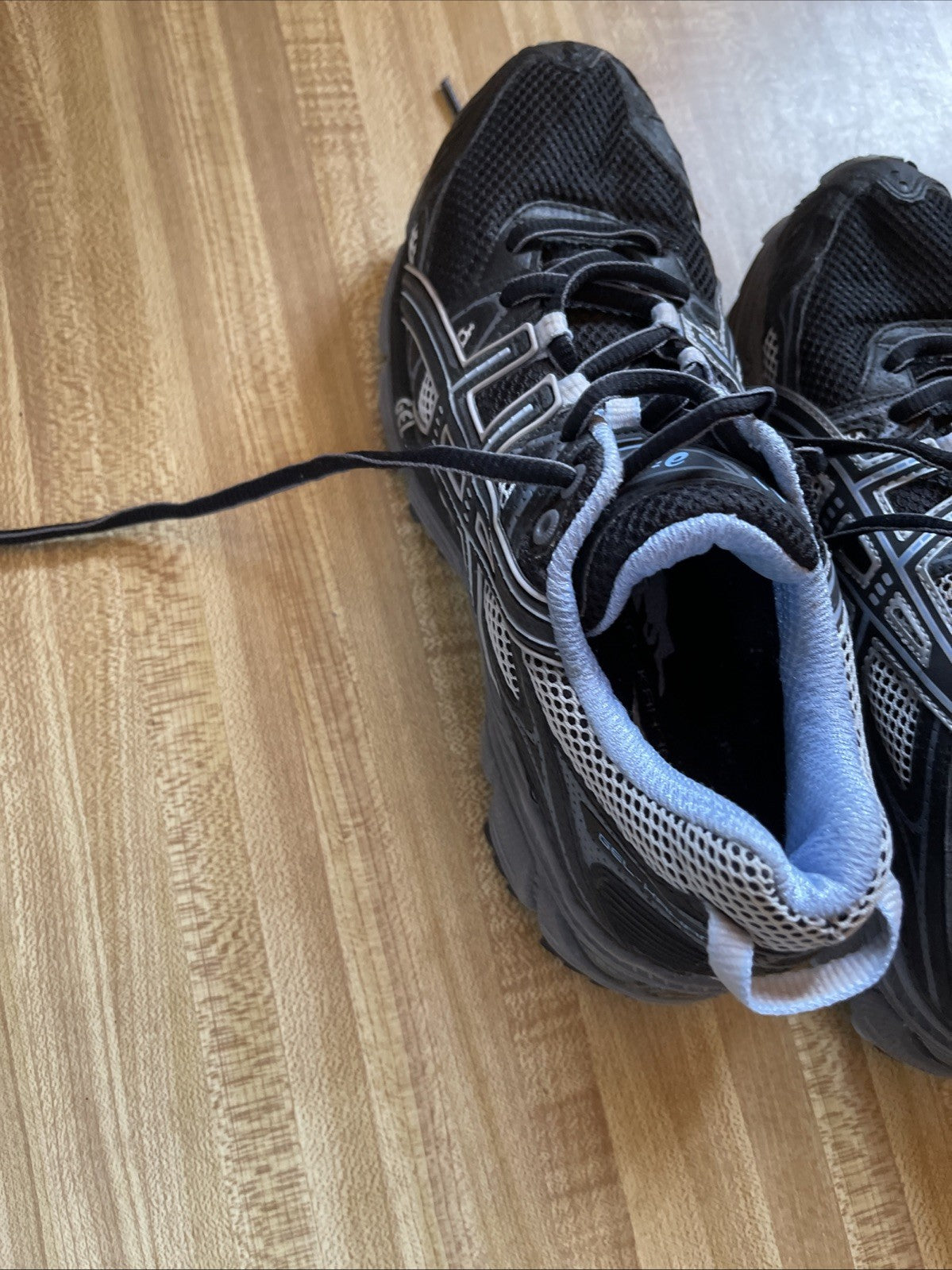 ASICS Gel Kahana Size 6.5