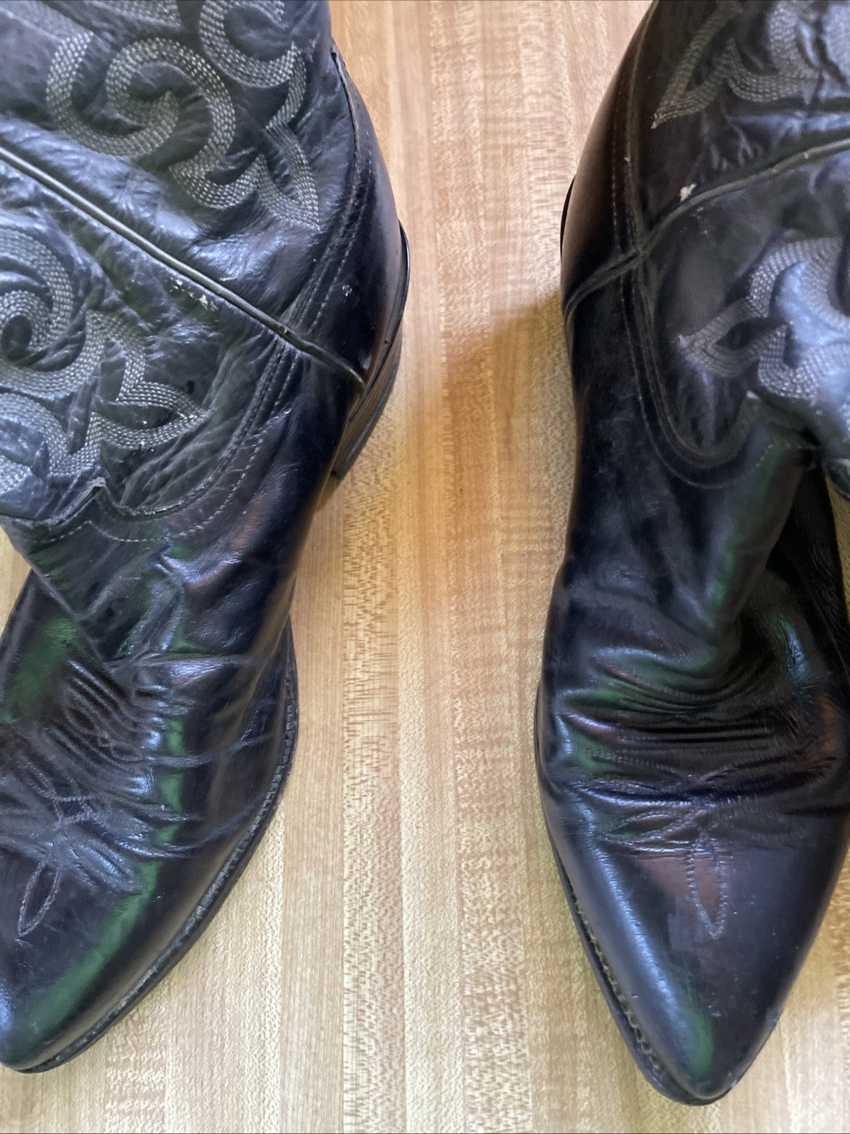 Justin Cowboy Boots 10 EE Beater 