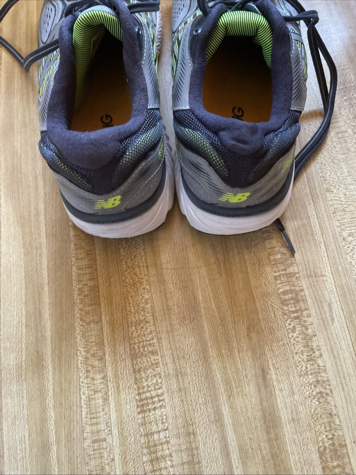 New Balance 860v7 10.5 EE