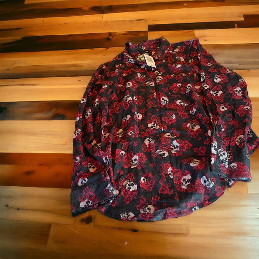 Torrid Button Up Top Size 0 Skull And Roses All Over Print 