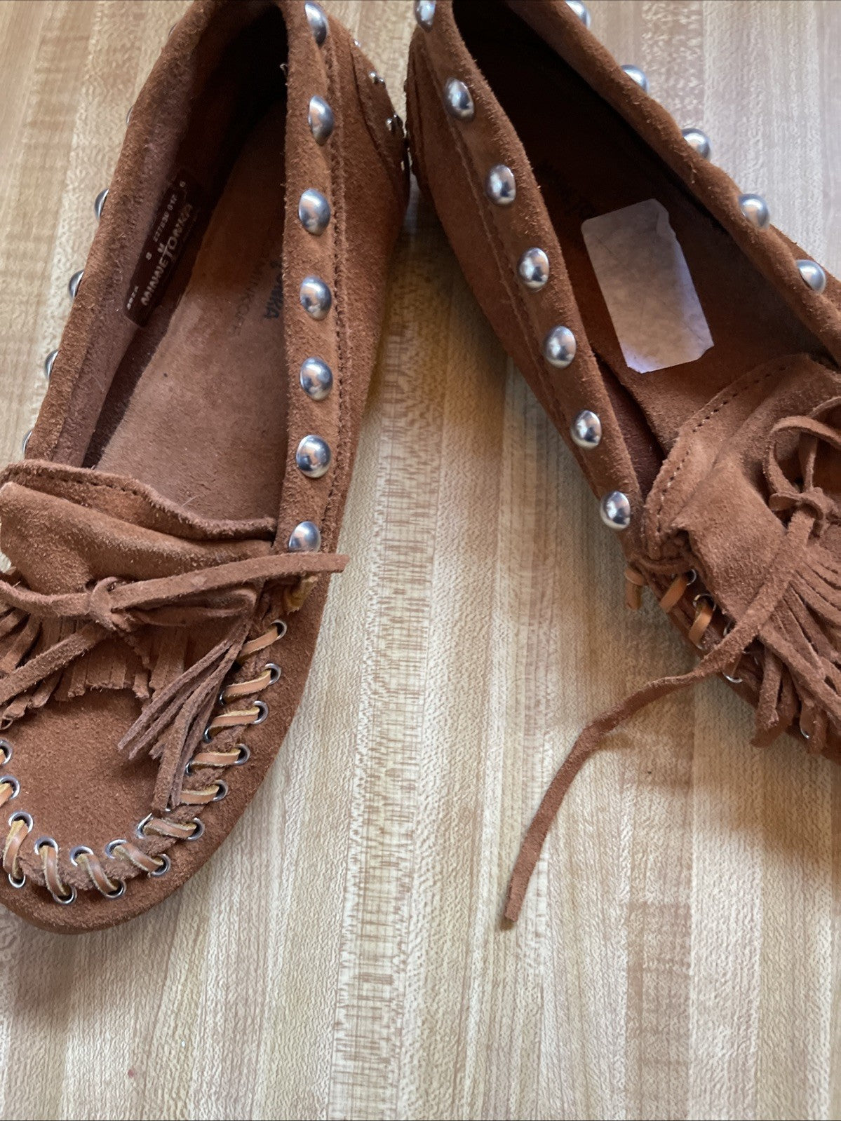 minnetonka moccasins size 8
