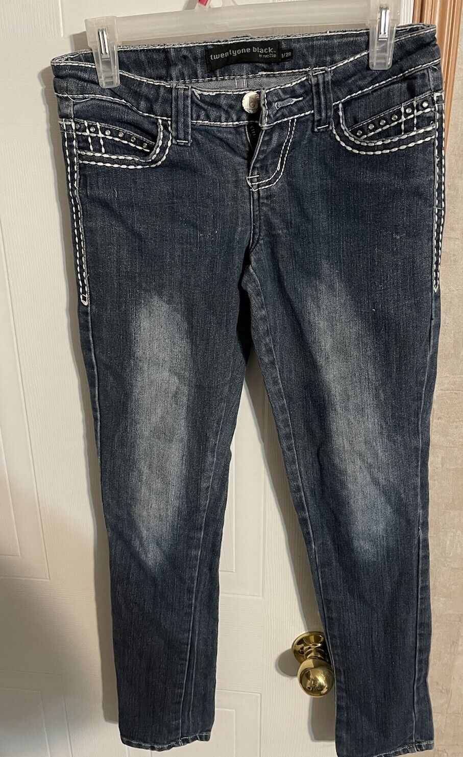 TWENTYONE BLACK RUE21 Slim Boot Embroidered Studded Flap Pocket Jeans 1/2