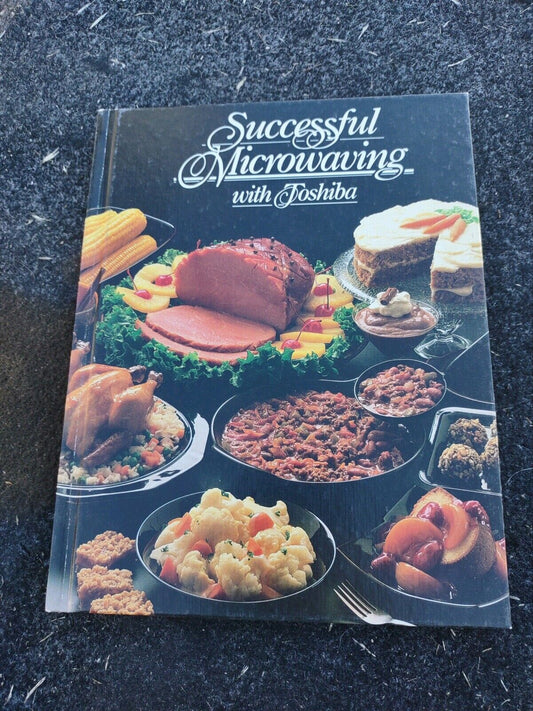 Successful Microwaving with Toshiba [Hardcover] THE EDITORS OF TOSHIBA HOME AP..