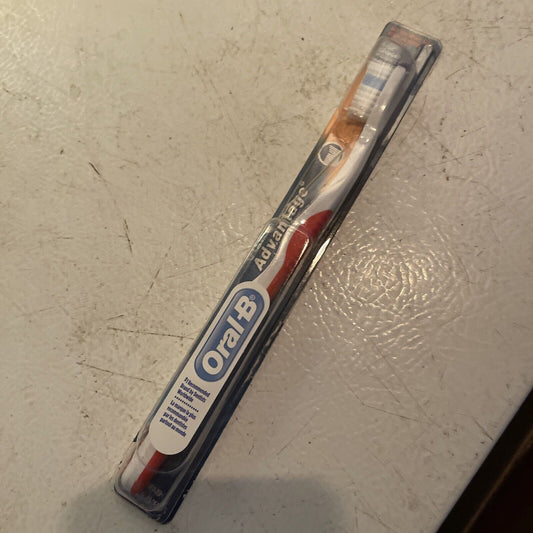 Vintage 2002 Oral B Advantage Toothbrush 