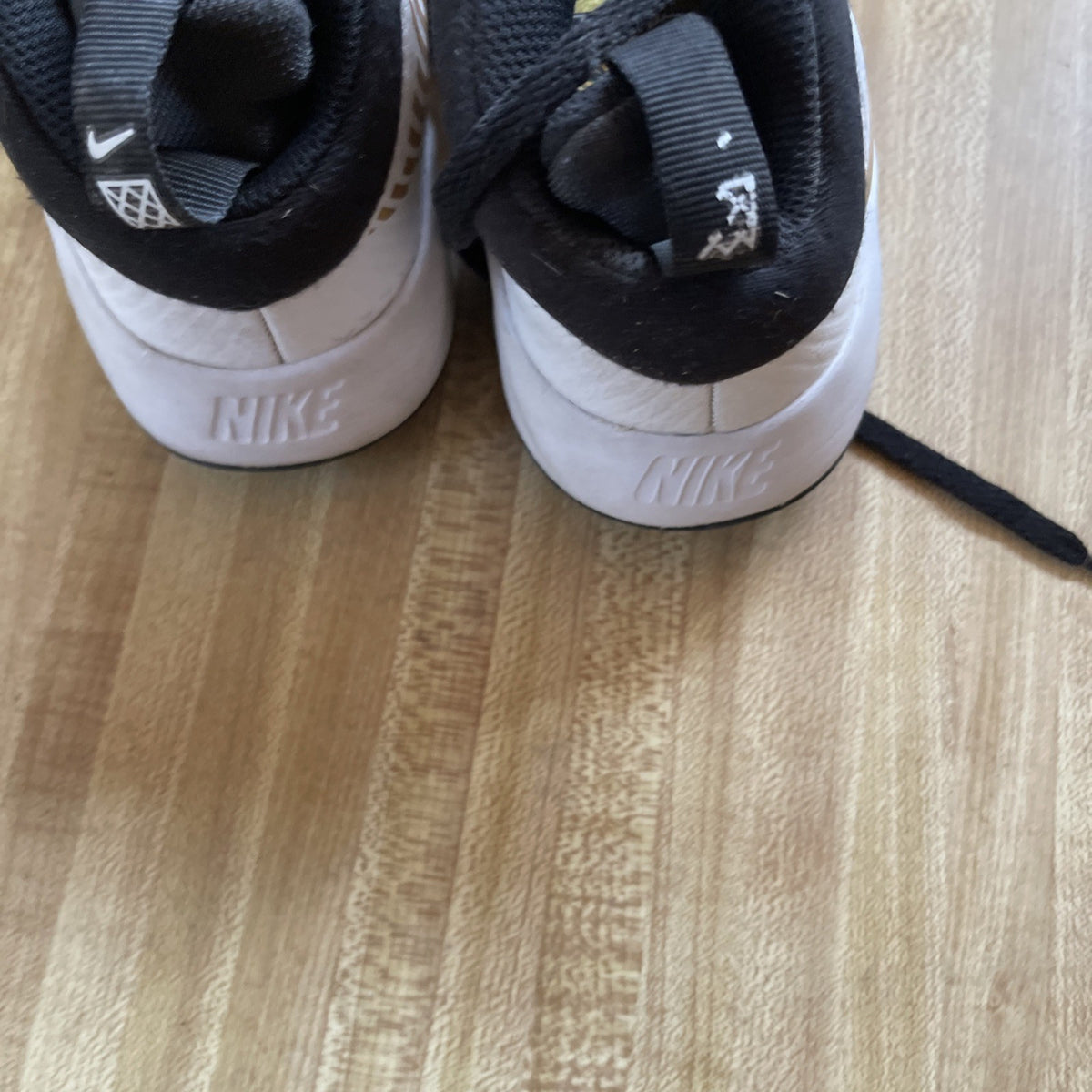 Nike Teamhustle Sneakers 4Y