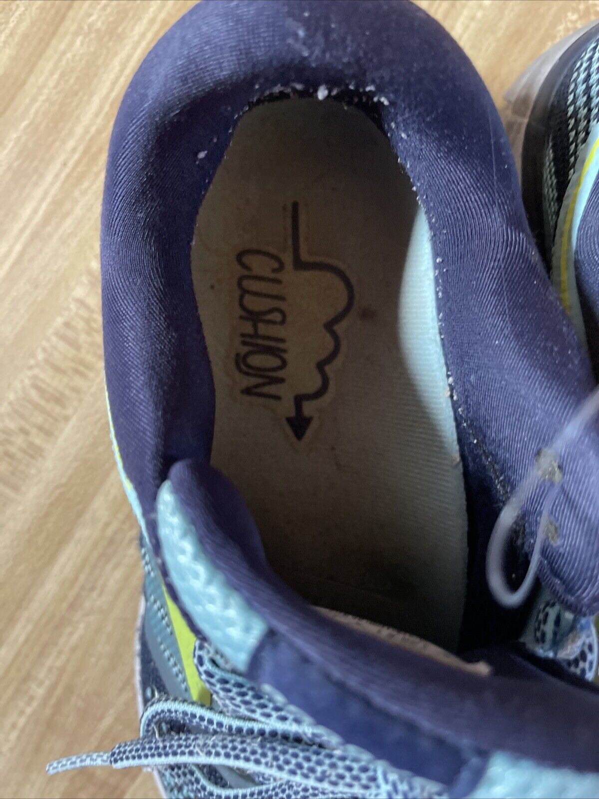 Brooks Revel Size 6
