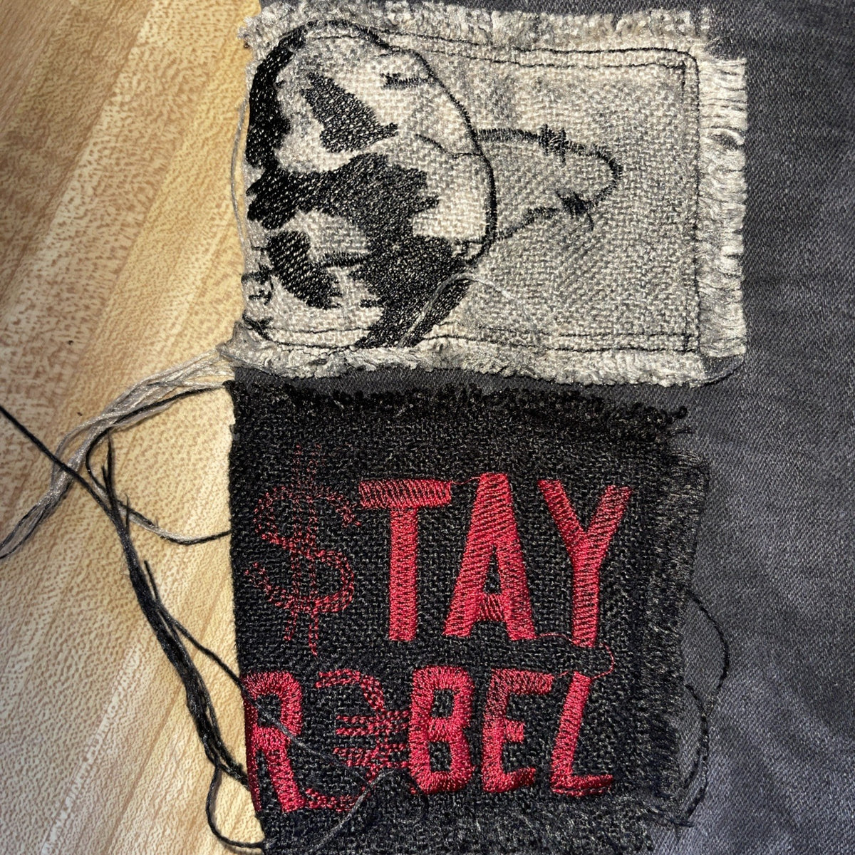 R3bel Jeans Distressed Thrashed Embroidered 30/32