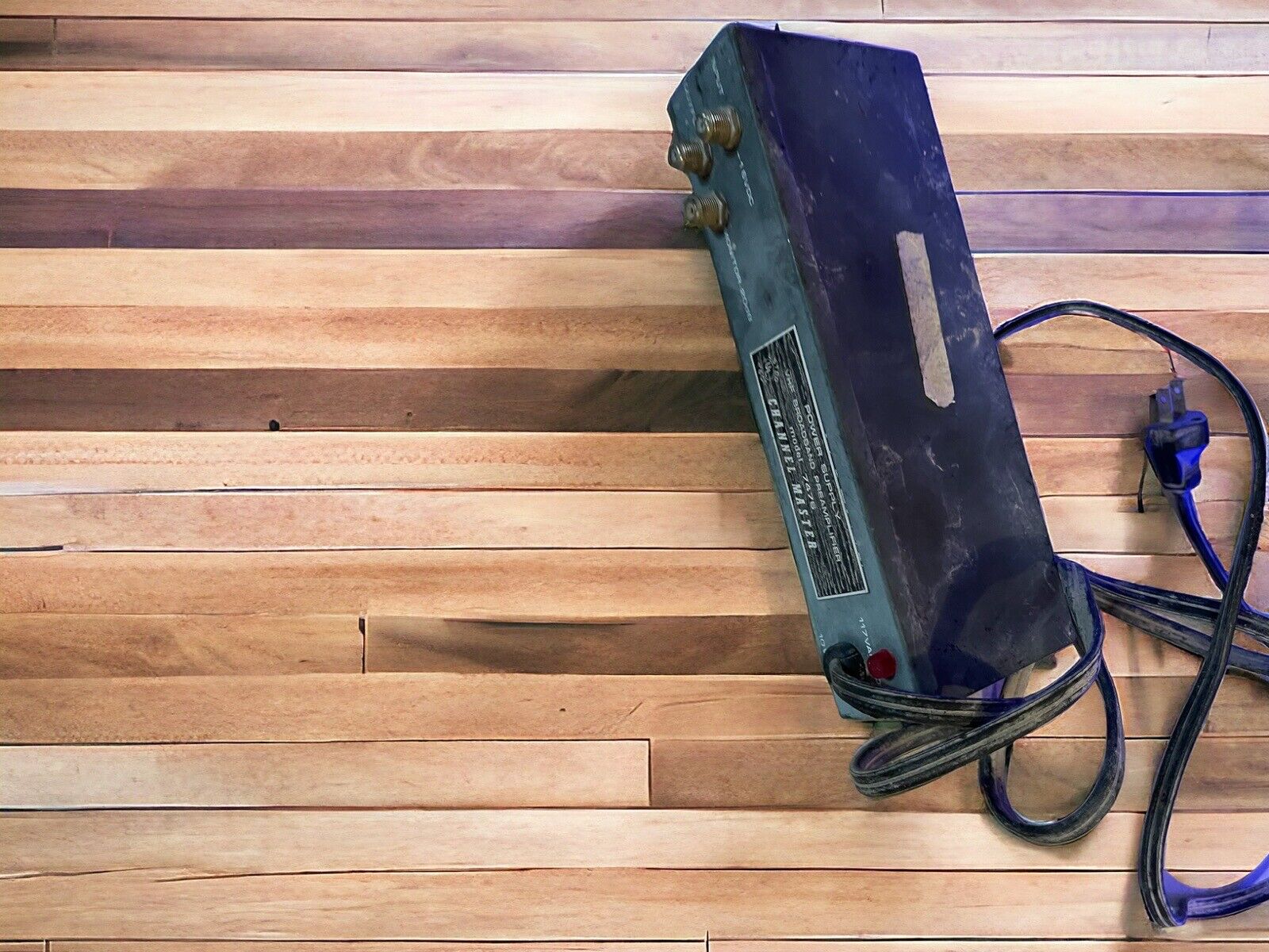 Channel Master UHF Broadband Preamplifier 7476