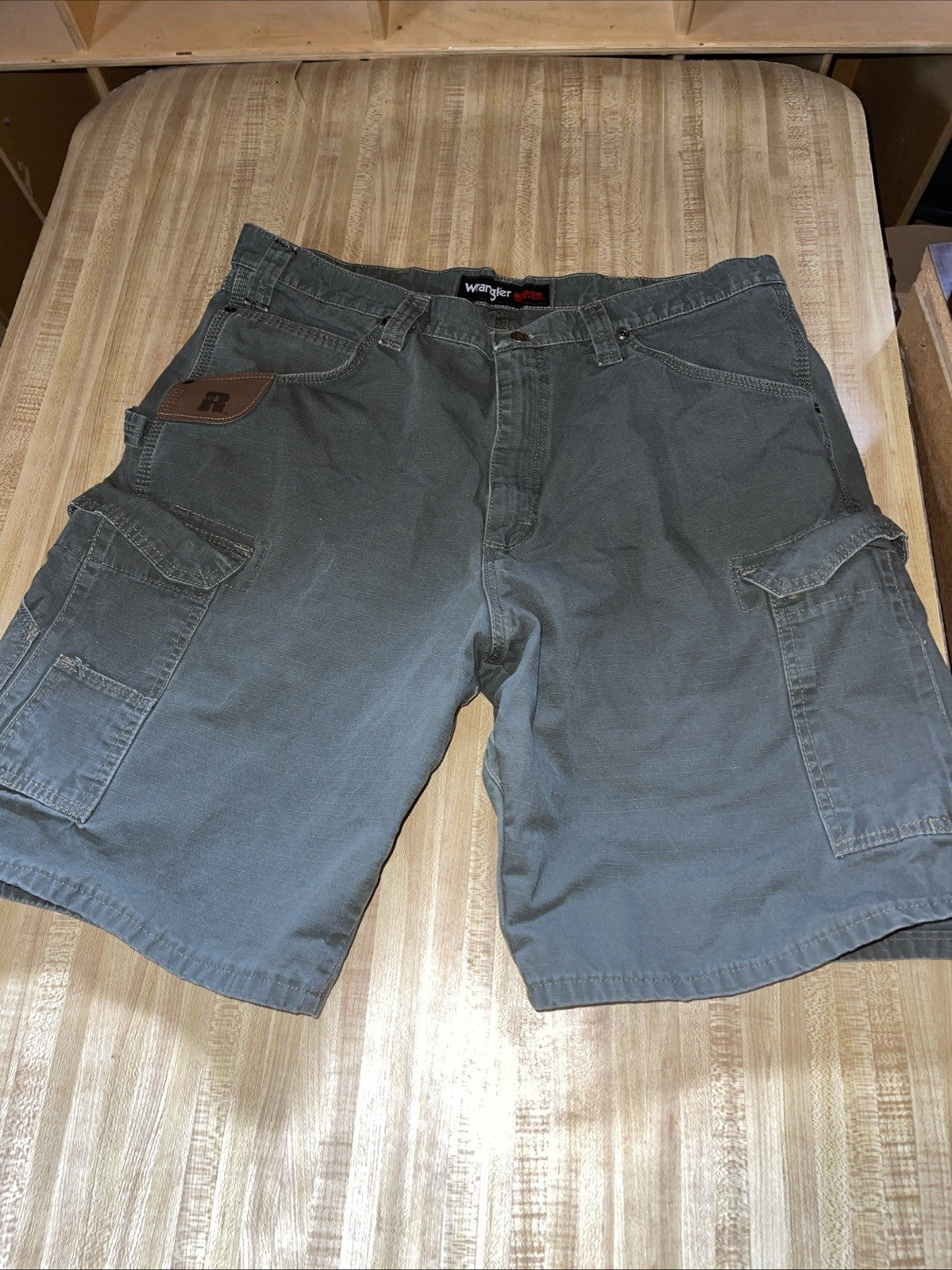 wrangler riggs cargo shorts 38