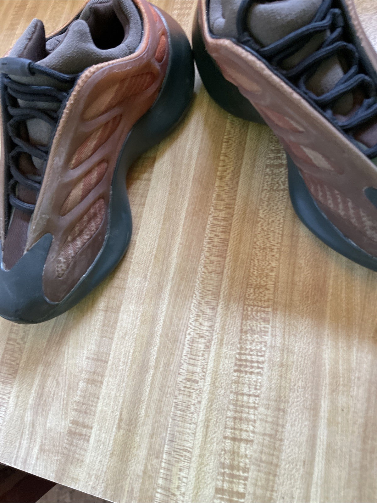 Yeezy 700 V3 Size 7.5