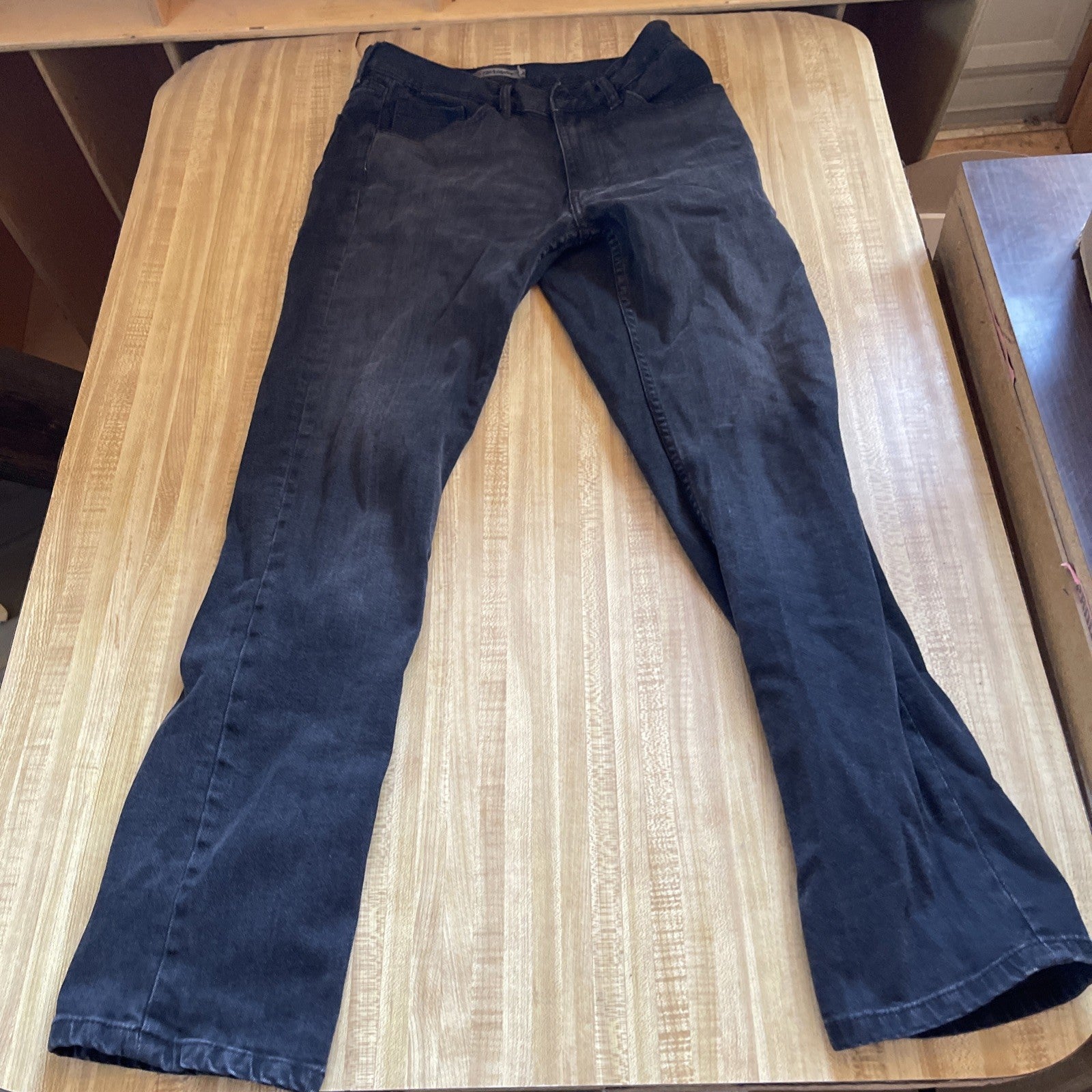 DC Straight Fit Jeans 28/28 Tags Says 28/32