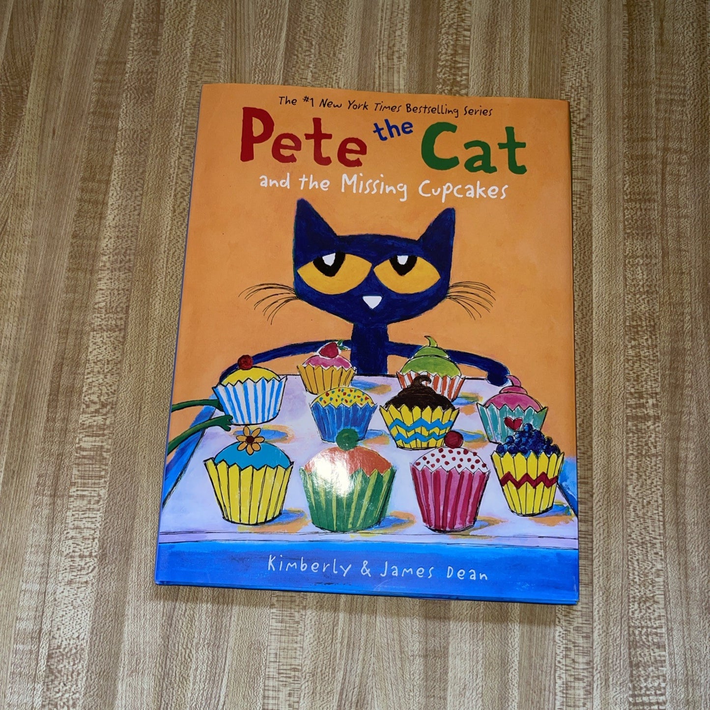 Pete the Cat and the Missing Cupcakes by Kimberly Dean and James Dean (2016,...