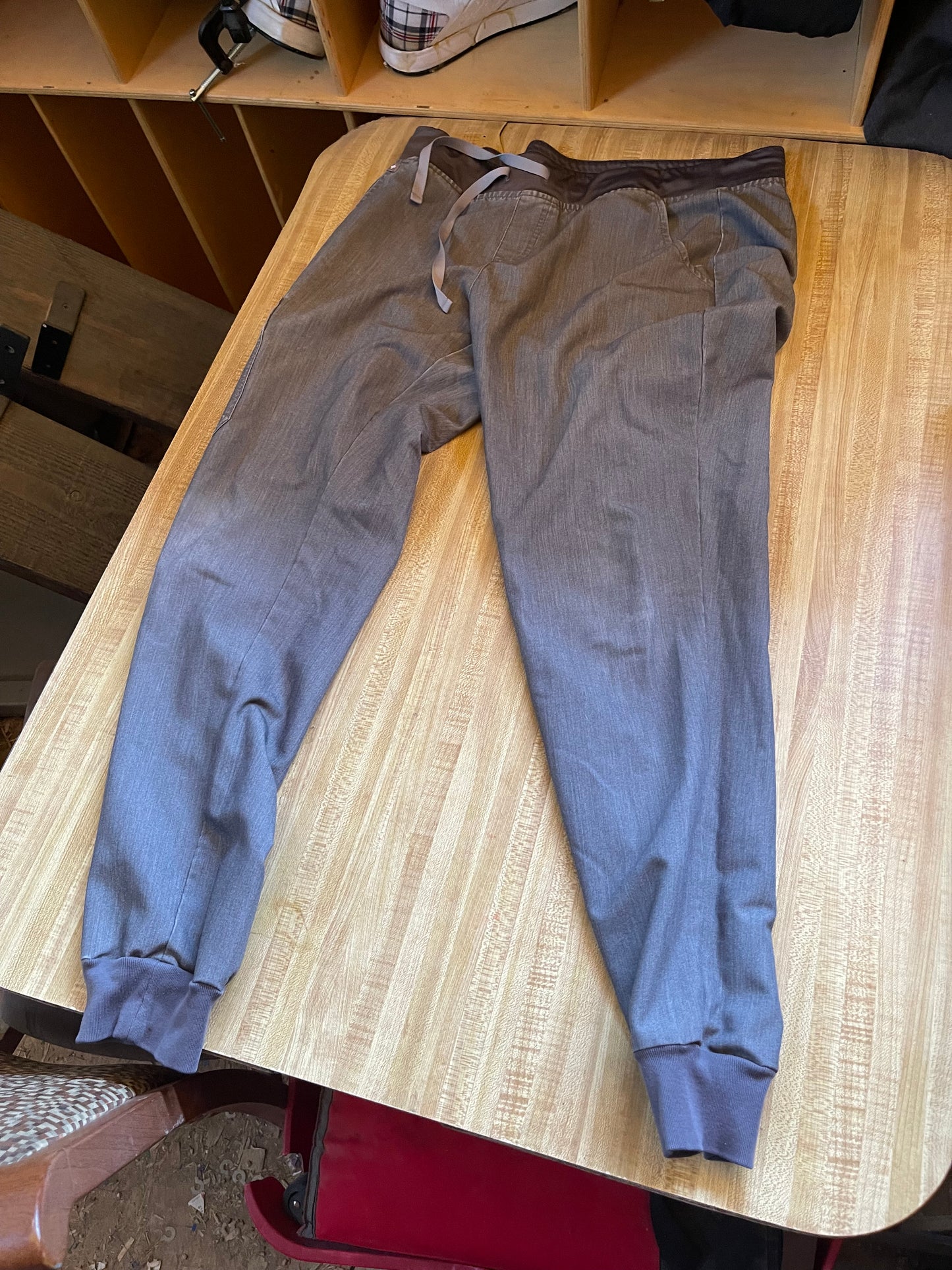 Figs scrubs set pants LT top xl