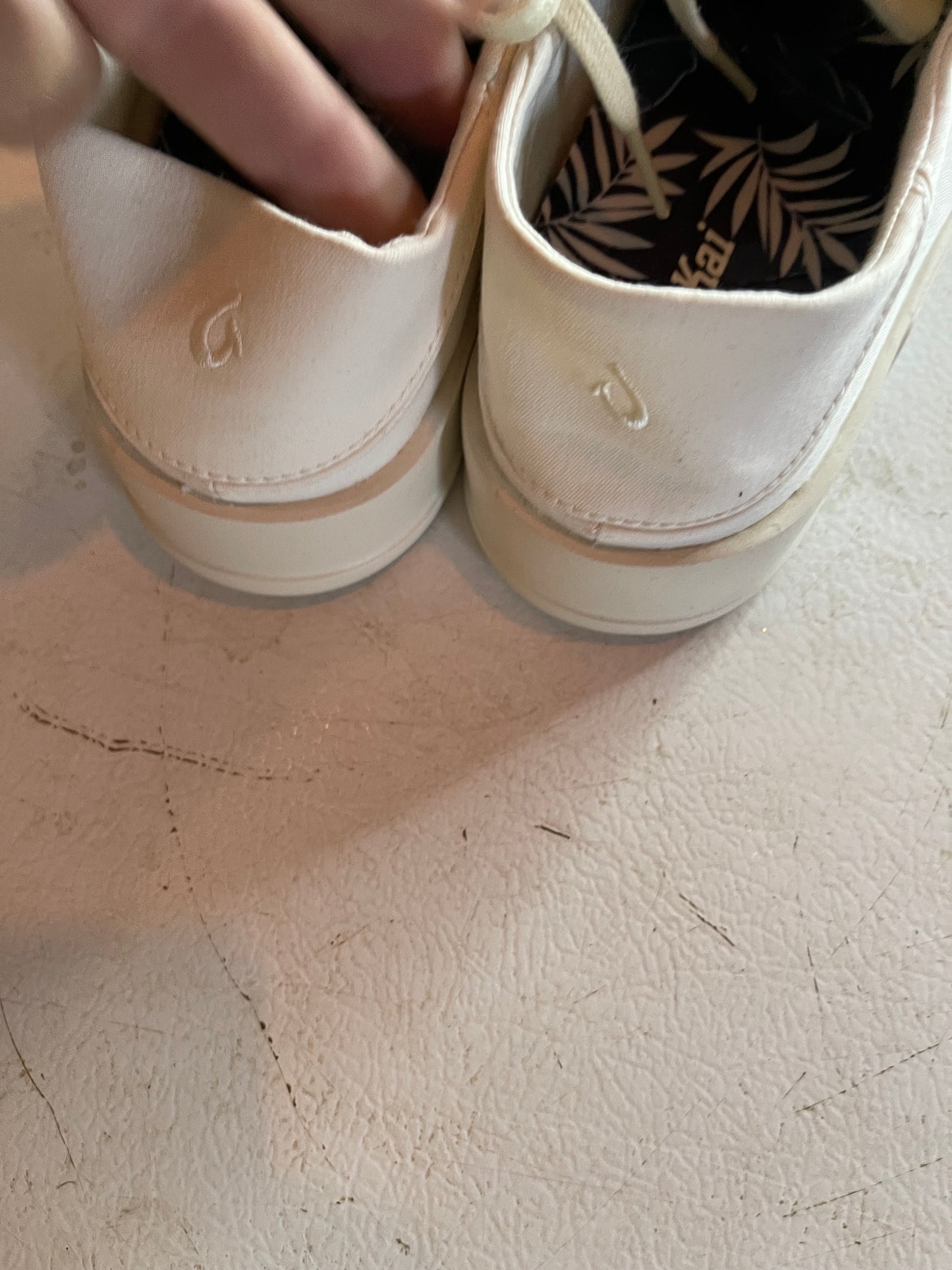 Olukai sneakers size 8