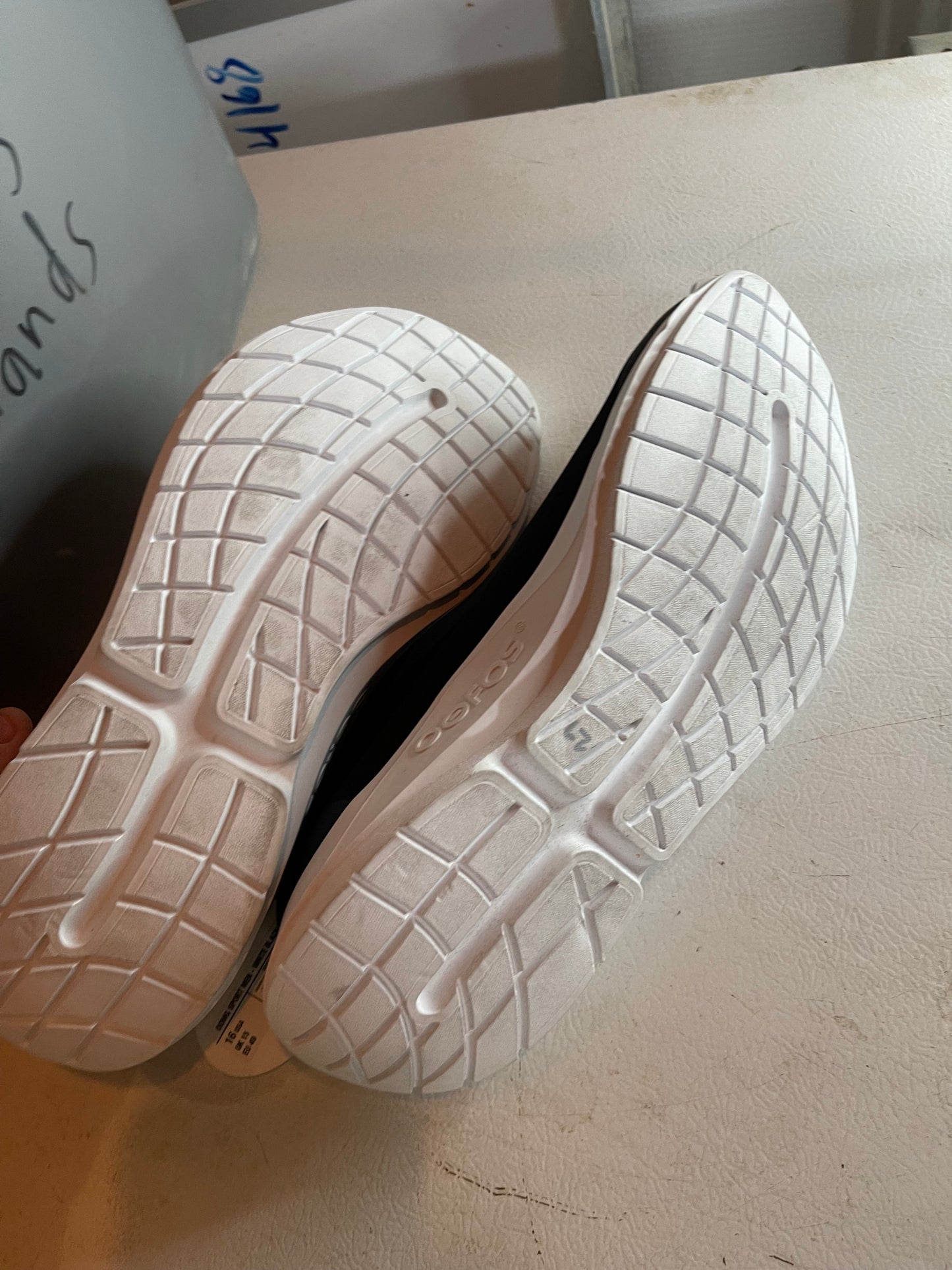 Oofos sneakers size 16 men’s