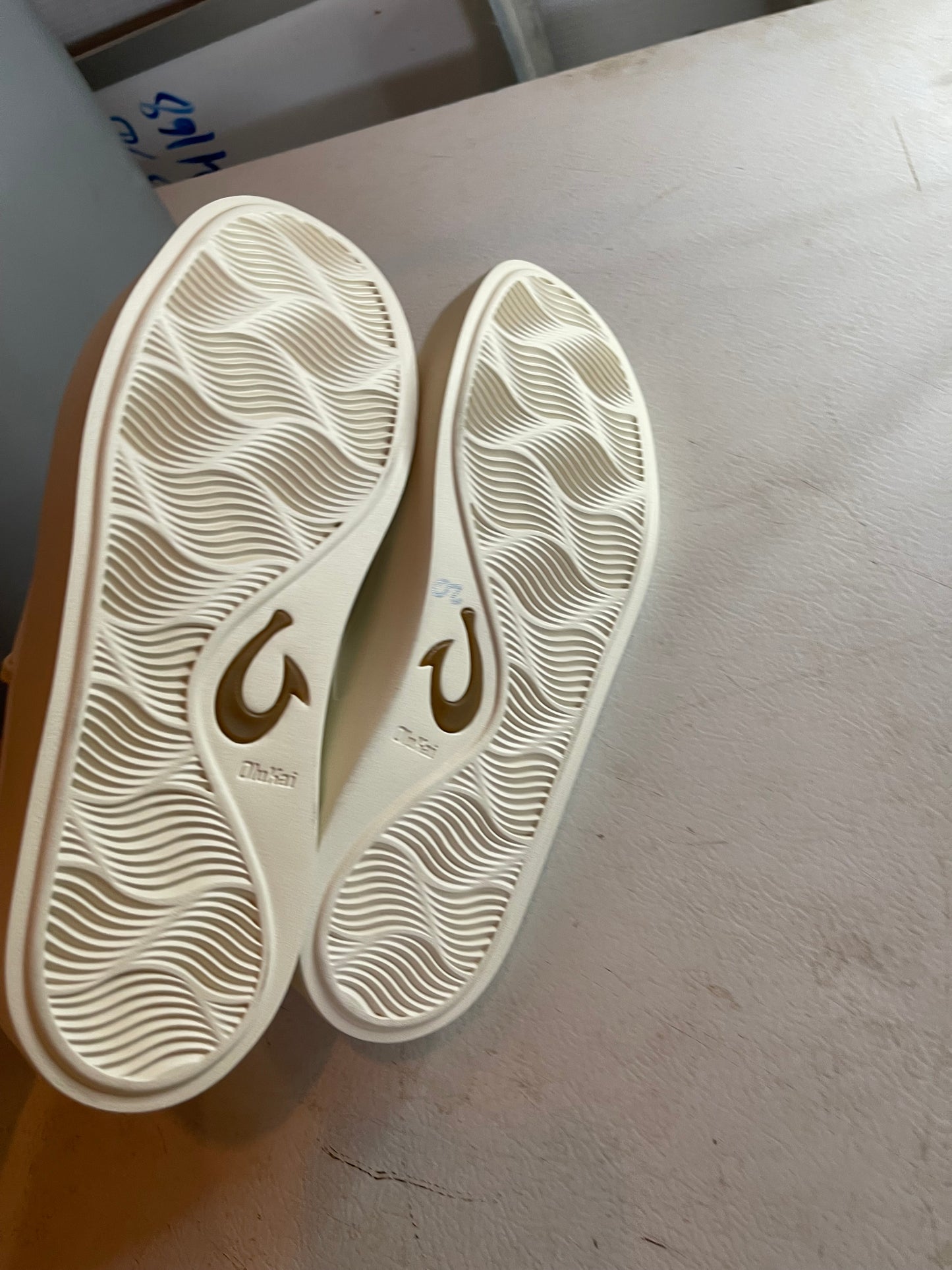 Olukai sneakers size 9