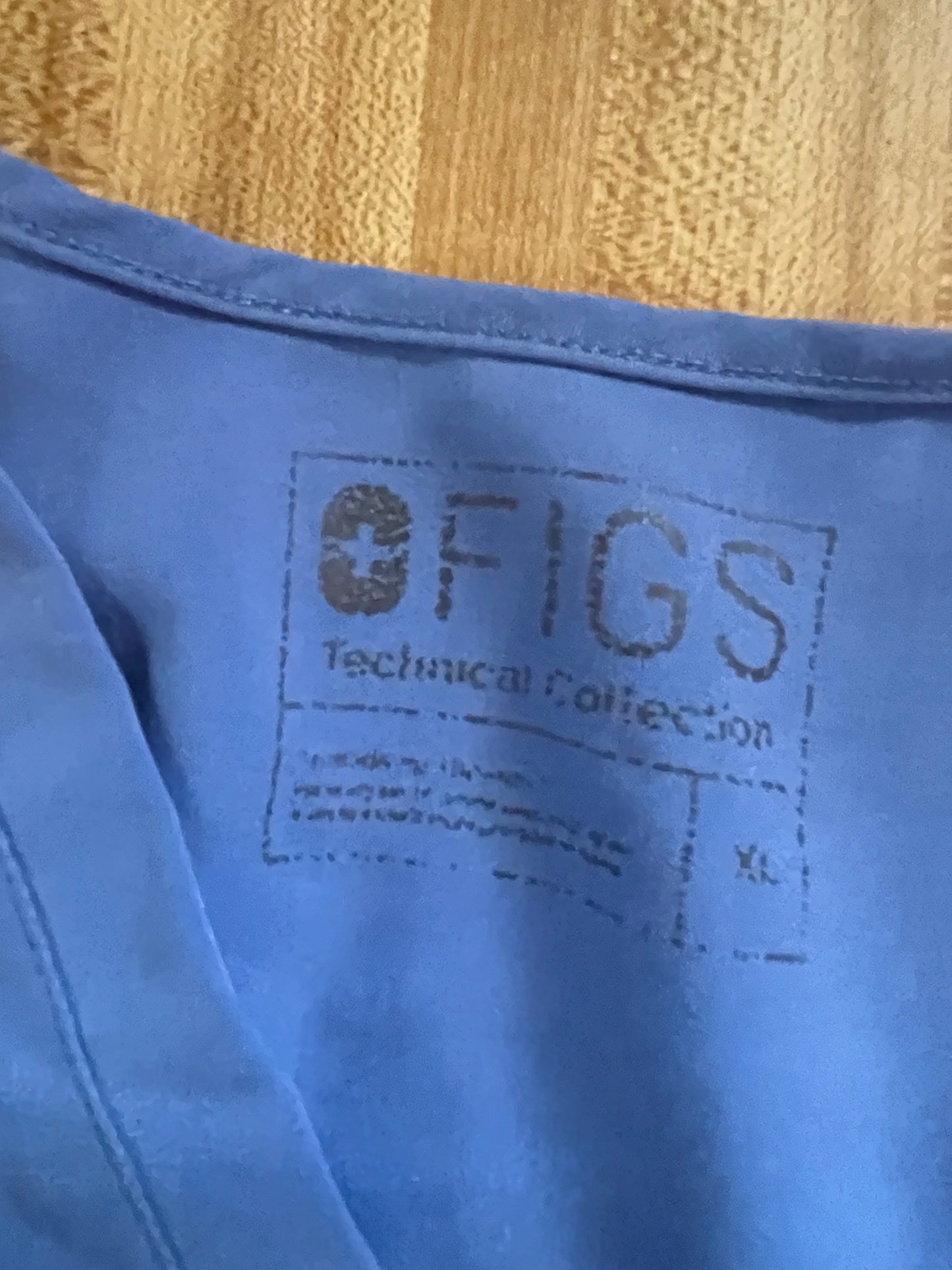 Figs scrubs top xl