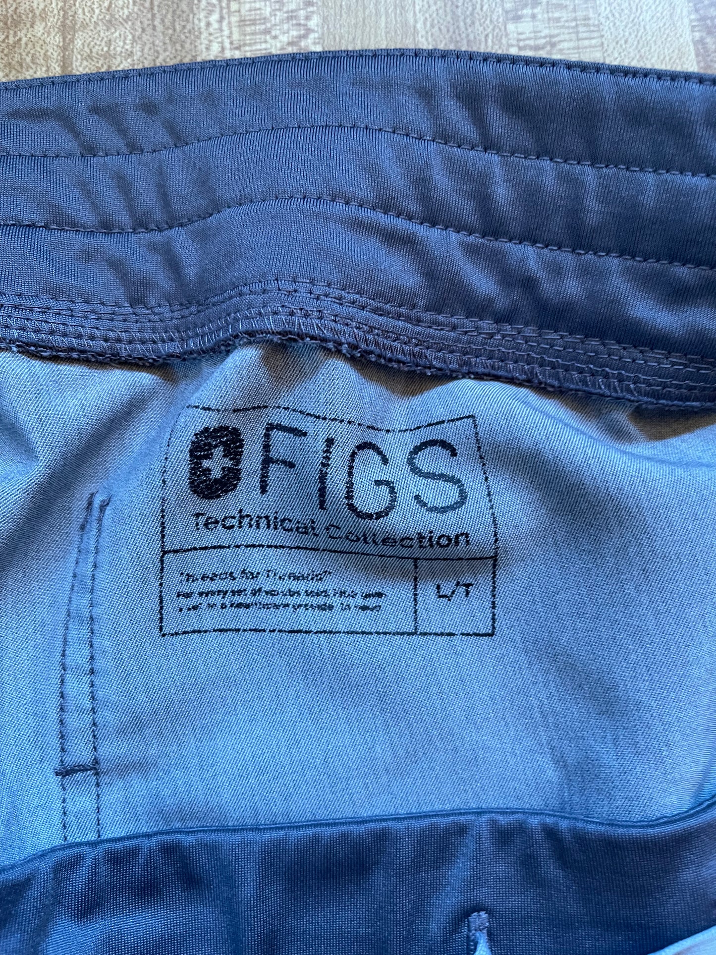 Figs scrubs set pants LT top xl