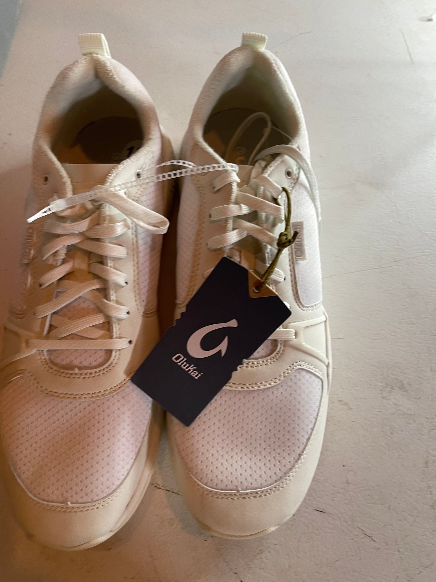 Olukai sneakers size 13