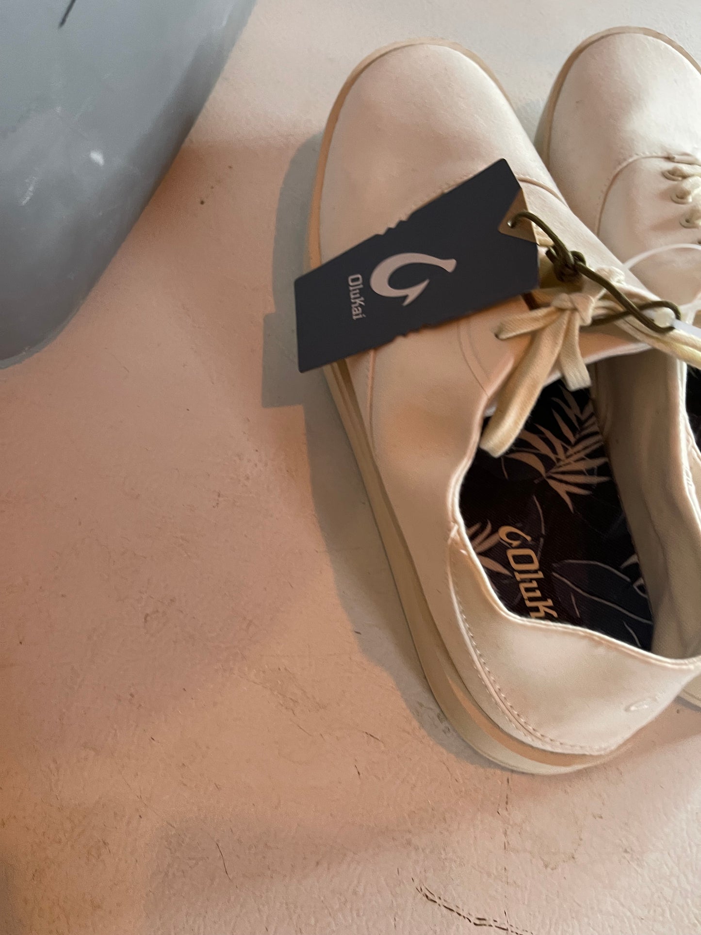 Olukai sneakers size 11