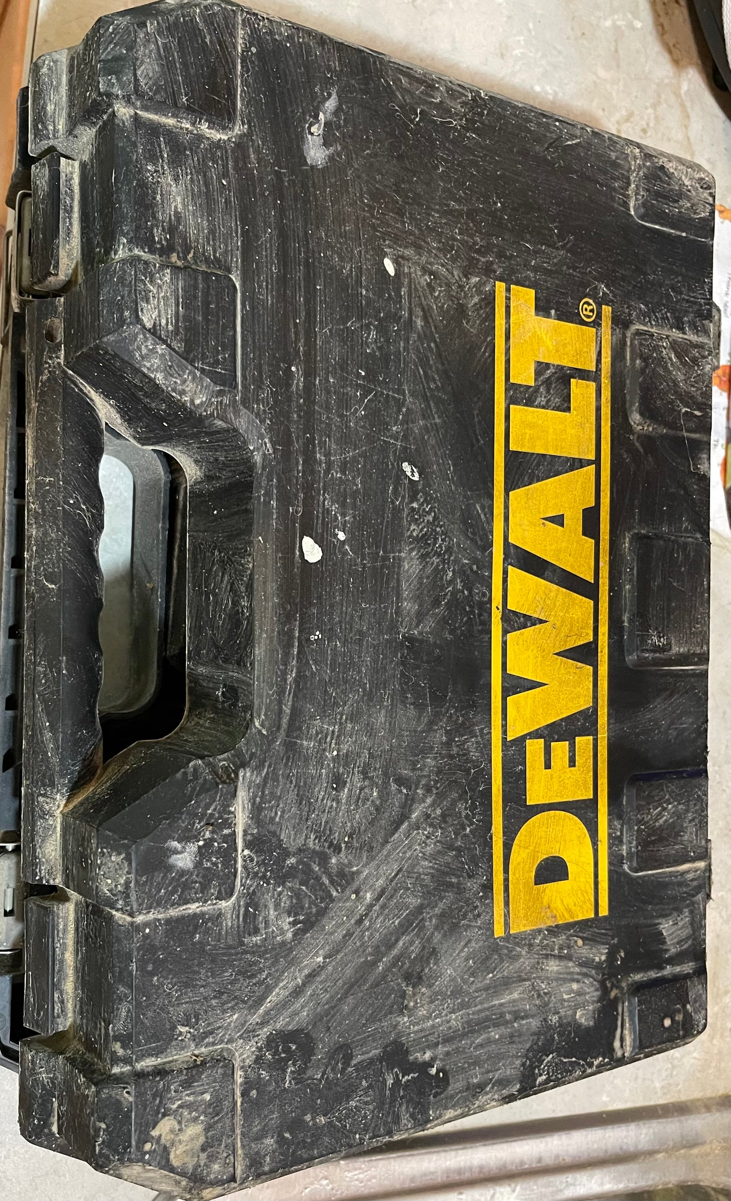 Dewalt 18v drill with 3 batteries and charger