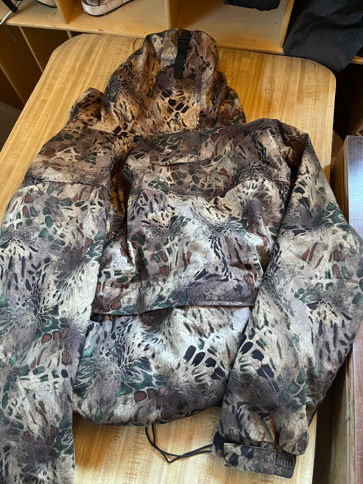 Vintage curly camo jacket large